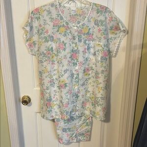 Carol Floral Lace-Trimmed pajama set. Size L.